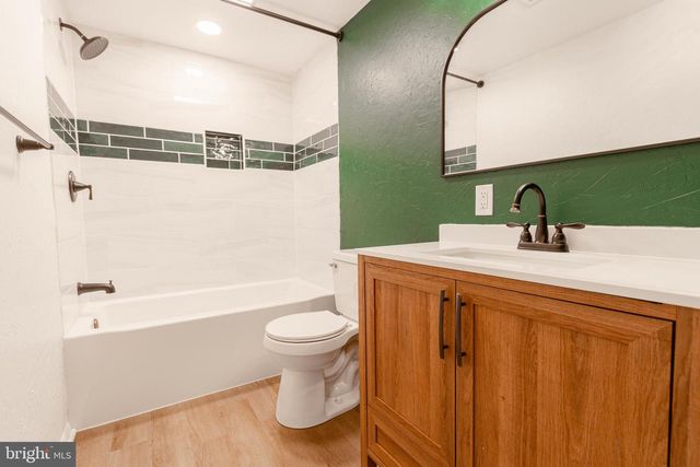 282 E BROADWAY, Red Lion, PA 17356