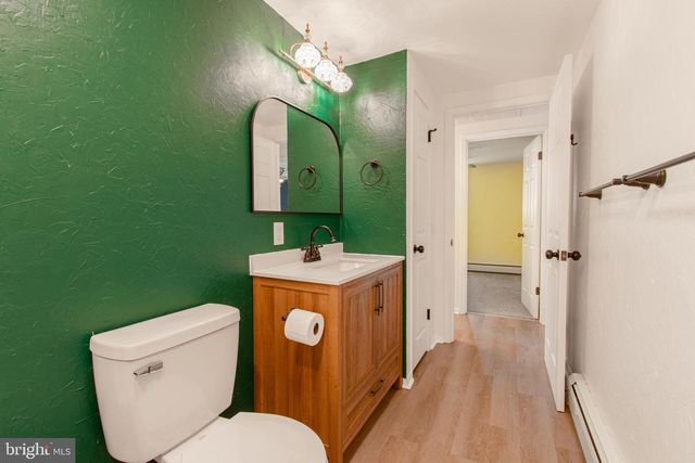 282 E BROADWAY, Red Lion, PA 17356