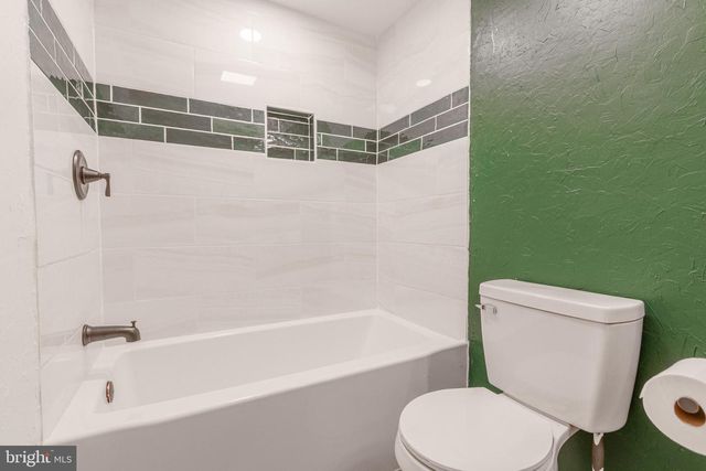 282 E BROADWAY, Red Lion, PA 17356