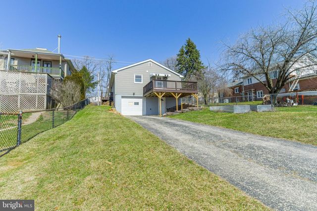 282 E BROADWAY, Red Lion, PA 17356