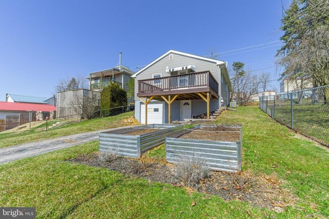 282 E BROADWAY, Red Lion, PA 17356