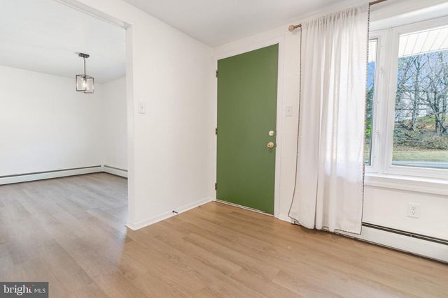 282 E BROADWAY, Red Lion, PA 17356