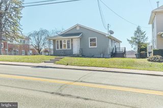 282 E BROADWAY, Red Lion, PA 17356