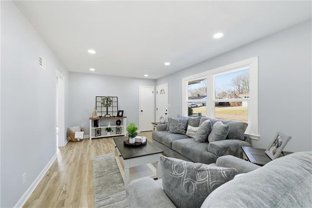 6207 Hedges Avenue, Raytown, MO 64133