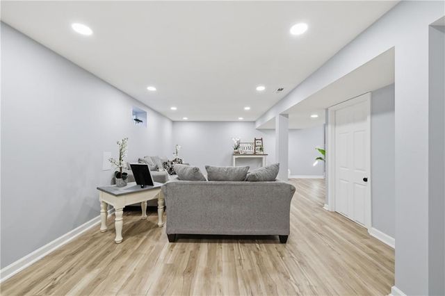 6207 Hedges Avenue, Raytown, MO 64133