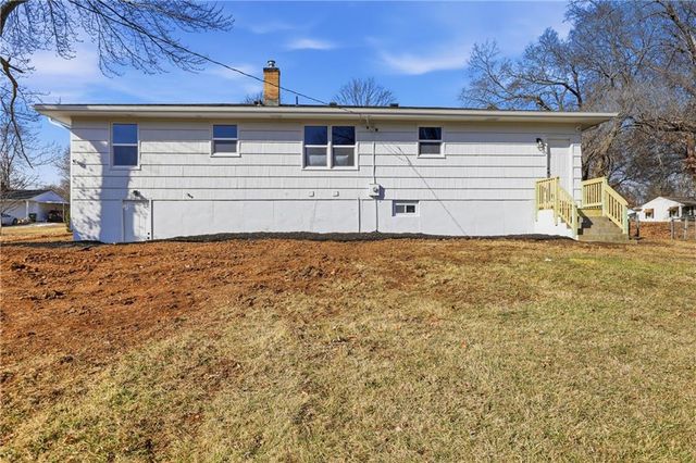 6207 Hedges Avenue, Raytown, MO 64133