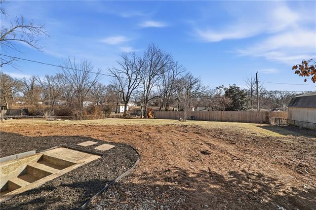 6207 Hedges Avenue, Raytown, MO 64133