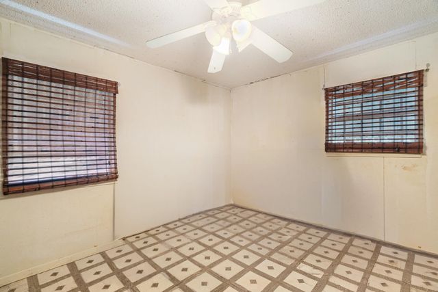 202 4th Street NW, Paris, TX 75460