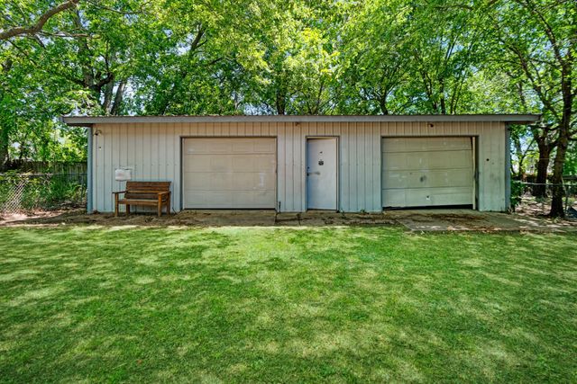 202 4th Street NW, Paris, TX 75460