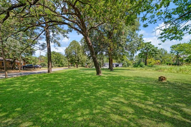 202 4th Street NW, Paris, TX 75460