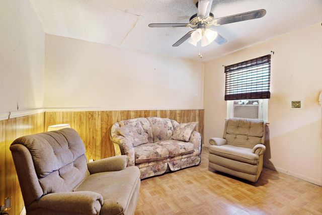 202 4th Street NW, Paris, TX 75460
