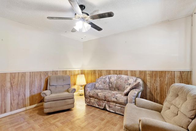 202 4th Street NW, Paris, TX 75460