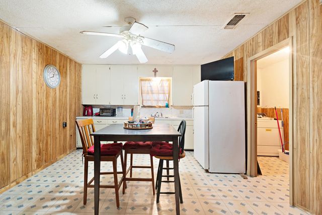 202 4th Street NW, Paris, TX 75460