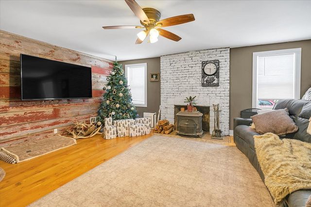 21626 Oak Grove Road, Harvard, IL 60033