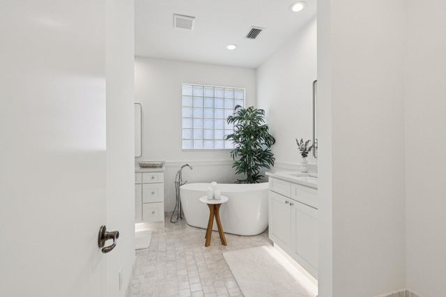 243 Isle Verde Way, Palm Beach Gardens, FL 33418