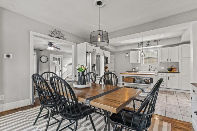 627 W Wisconsin AVENUE, Oconomowoc, WI 53066