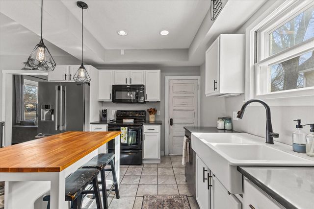 627 W Wisconsin AVENUE, Oconomowoc, WI 53066