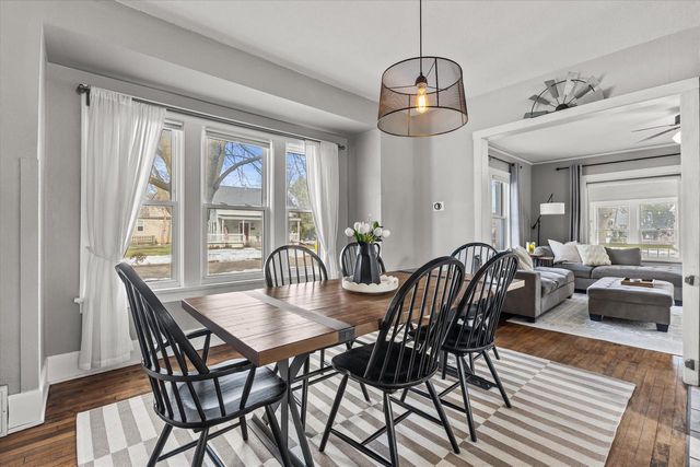 627 W Wisconsin AVENUE, Oconomowoc, WI 53066