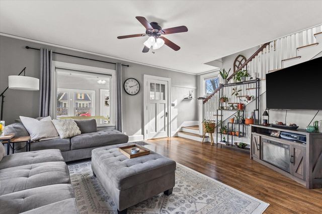 627 W Wisconsin AVENUE, Oconomowoc, WI 53066