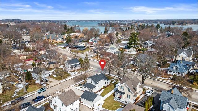 627 W Wisconsin AVENUE, Oconomowoc, WI 53066