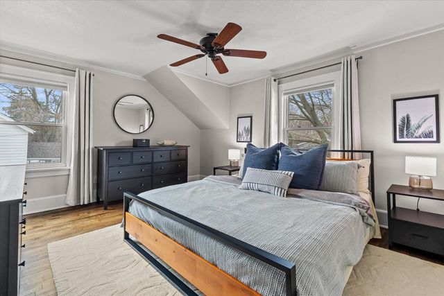 627 W Wisconsin AVENUE, Oconomowoc, WI 53066