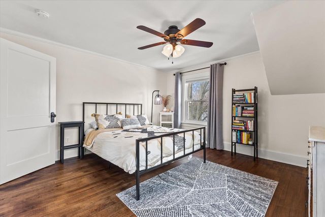 627 W Wisconsin AVENUE, Oconomowoc, WI 53066