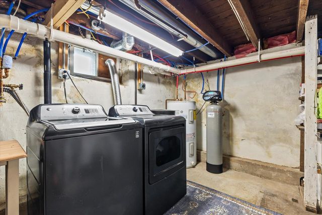 627 W Wisconsin AVENUE, Oconomowoc, WI 53066