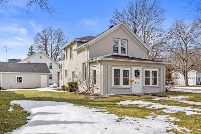 627 W Wisconsin AVENUE, Oconomowoc, WI 53066