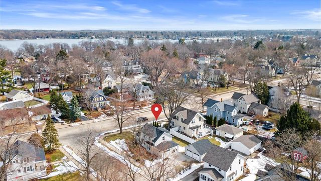 627 W Wisconsin AVENUE, Oconomowoc, WI 53066