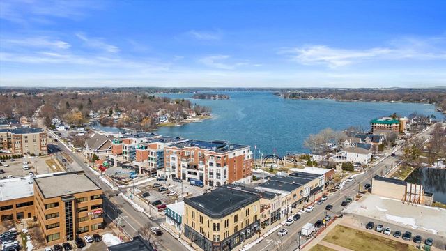 627 W Wisconsin AVENUE, Oconomowoc, WI 53066