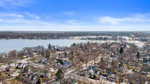 627 W Wisconsin AVENUE, Oconomowoc, WI 53066