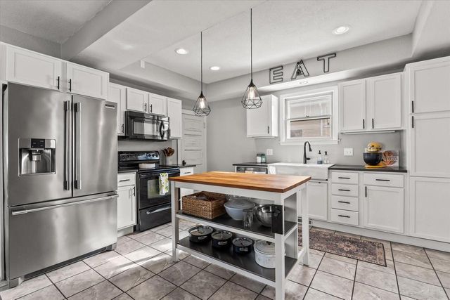 627 W Wisconsin AVENUE, Oconomowoc, WI 53066