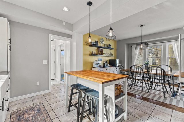 627 W Wisconsin AVENUE, Oconomowoc, WI 53066