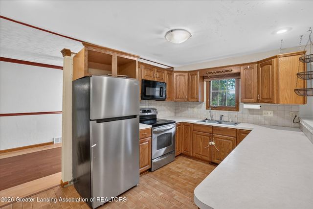 15157 Pinehurst Drive, Lansing, MI 48906