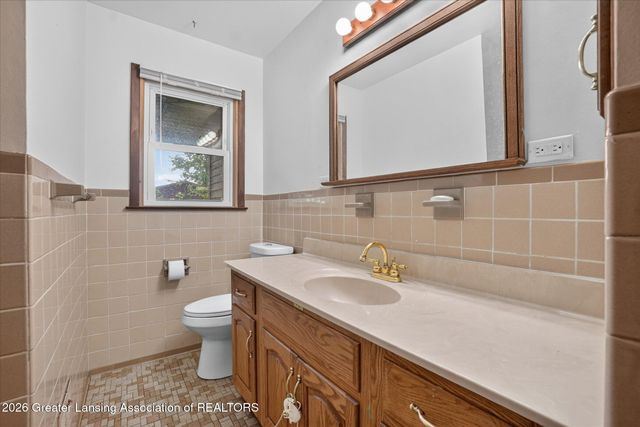 15157 Pinehurst Drive, Lansing, MI 48906