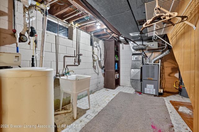 15157 Pinehurst Drive, Lansing, MI 48906