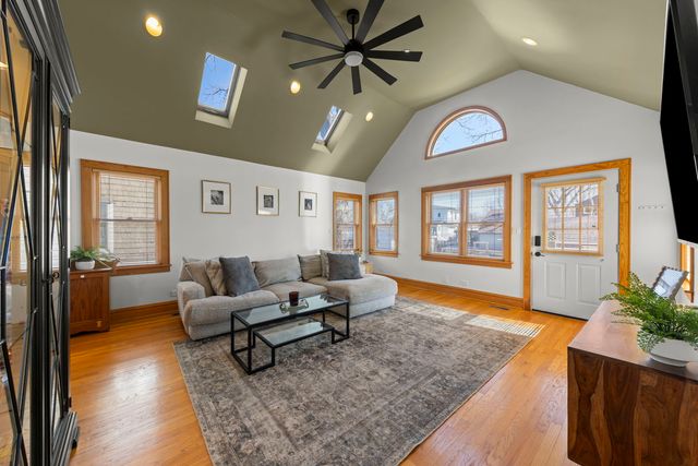 151 S Craig Place, Lombard, IL 60148