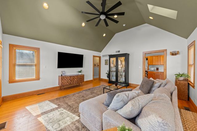 151 S Craig Place, Lombard, IL 60148