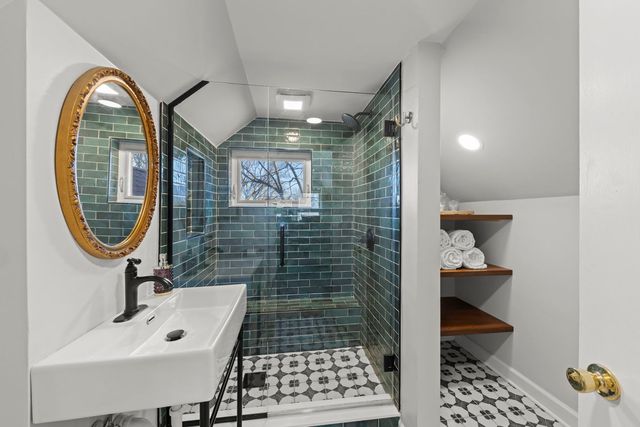 151 S Craig Place, Lombard, IL 60148