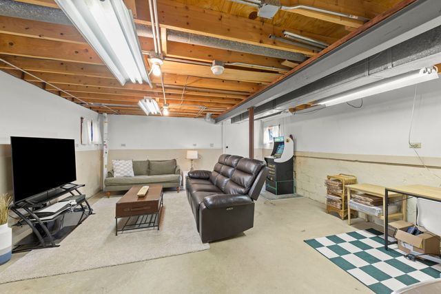 151 S Craig Place, Lombard, IL 60148