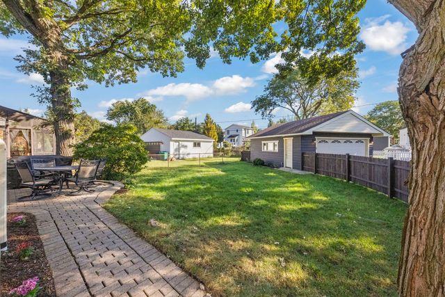 151 S Craig Place, Lombard, IL 60148