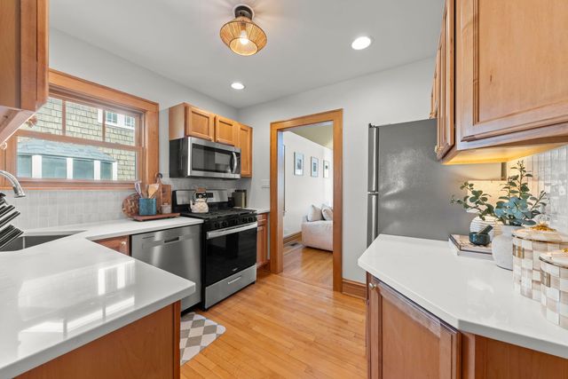 151 S Craig Place, Lombard, IL 60148