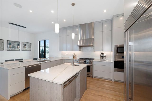 176 S Arlington Avenue, Elmhurst, IL 60126