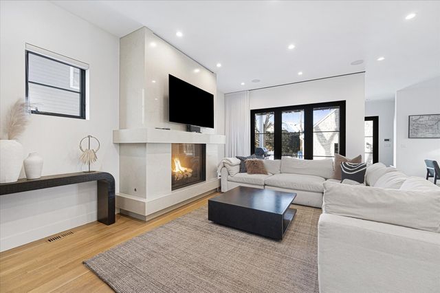 176 S Arlington Avenue, Elmhurst, IL 60126