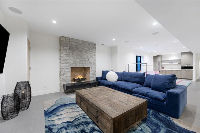 176 S Arlington Avenue, Elmhurst, IL 60126