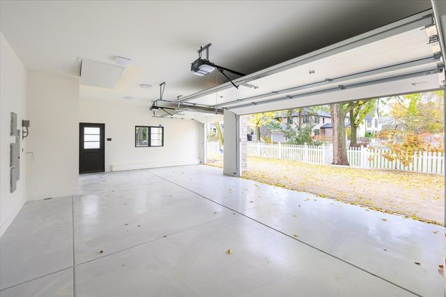 176 S Arlington Avenue, Elmhurst, IL 60126