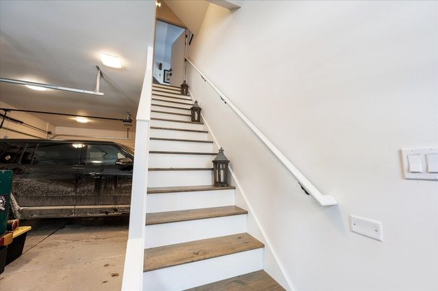 176 S Arlington Avenue, Elmhurst, IL 60126