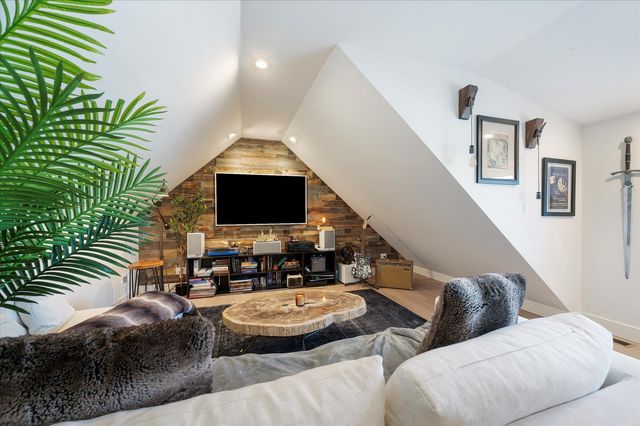 176 S Arlington Avenue, Elmhurst, IL 60126