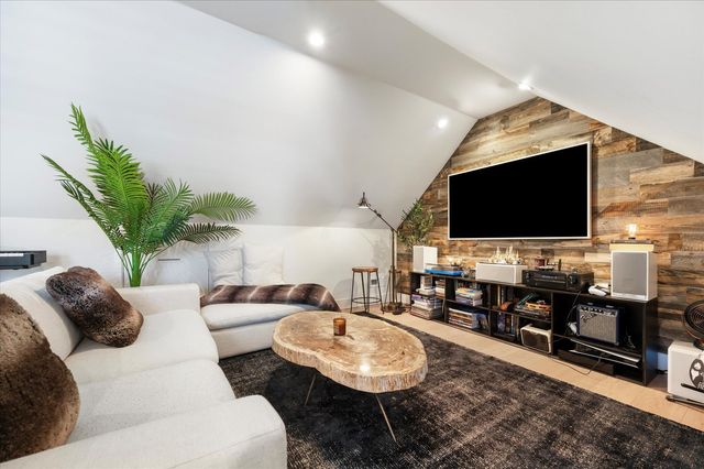 176 S Arlington Avenue, Elmhurst, IL 60126