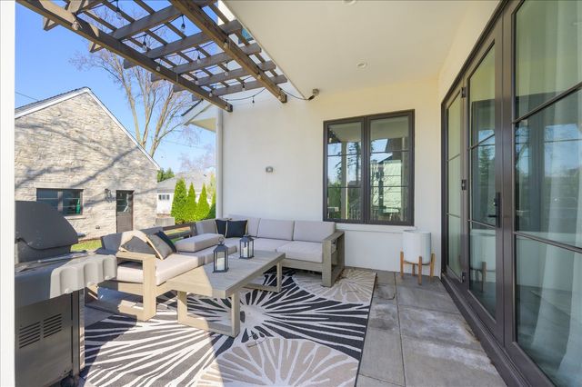 176 S Arlington Avenue, Elmhurst, IL 60126